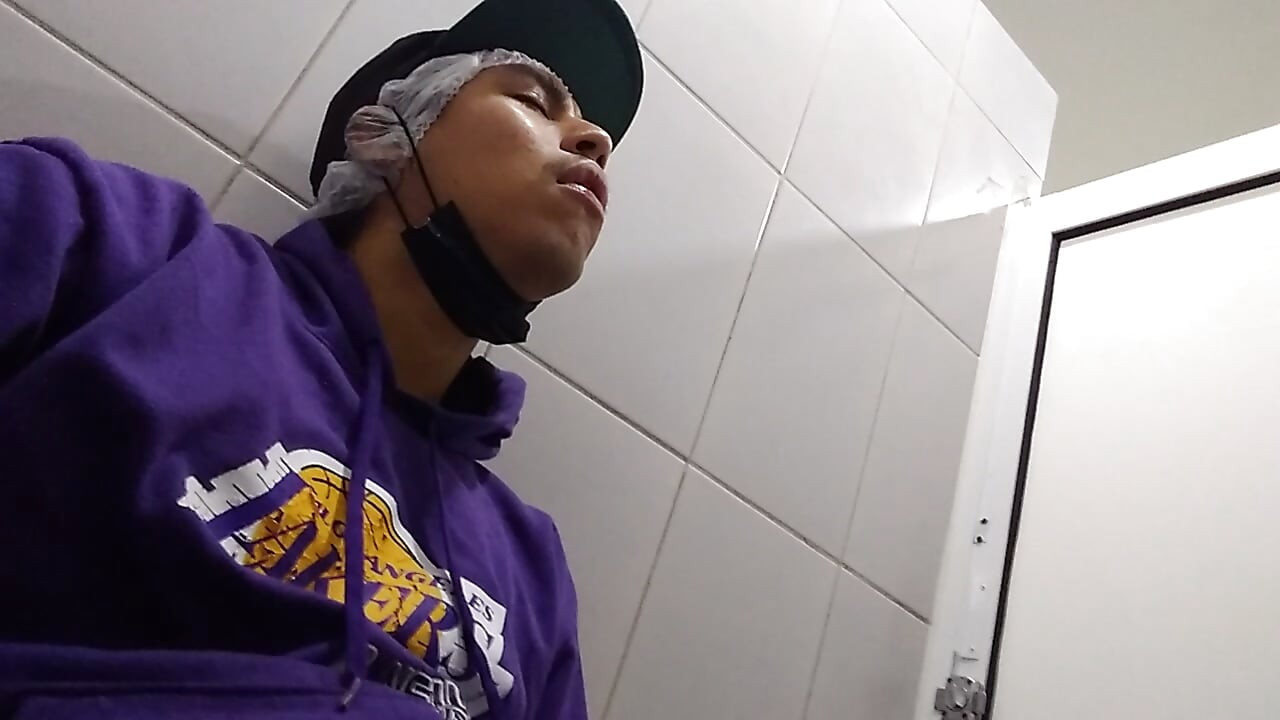 Memiliki Waktu Terbaik Di Toilet Umum