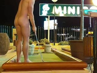 Mini golf desnudo