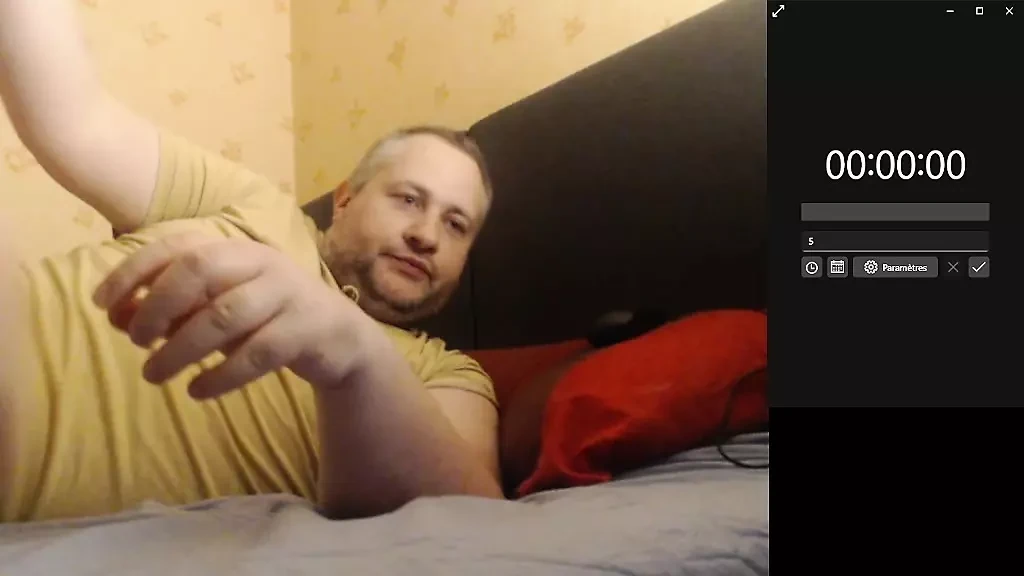 Vibrator mare, 5 minute, adânc în coaie.
