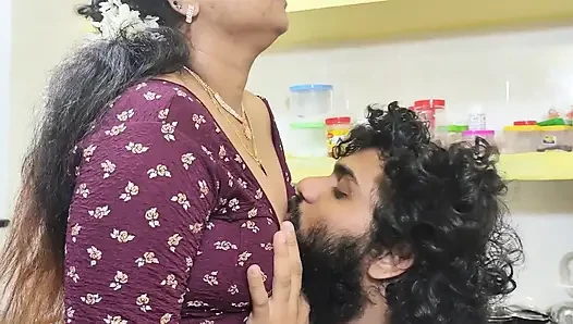 Saree kalça basını göbek romantizmi