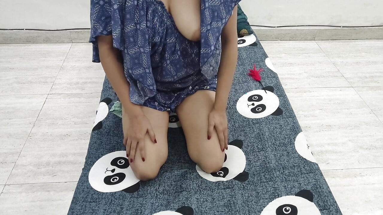 Anh kế của tôi bước vào phòng của tôi mà không báo trước, chúng tôi đã kết thúc bằng âm thanh tiếng Hin-di đụ mạnh bạo