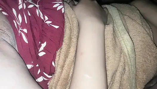 Den schwanz meiner stiefmutter zu lutschen ist so lecker, dass ich geil macht