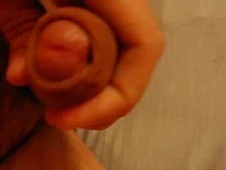Close -up masturbeert met voorvocht