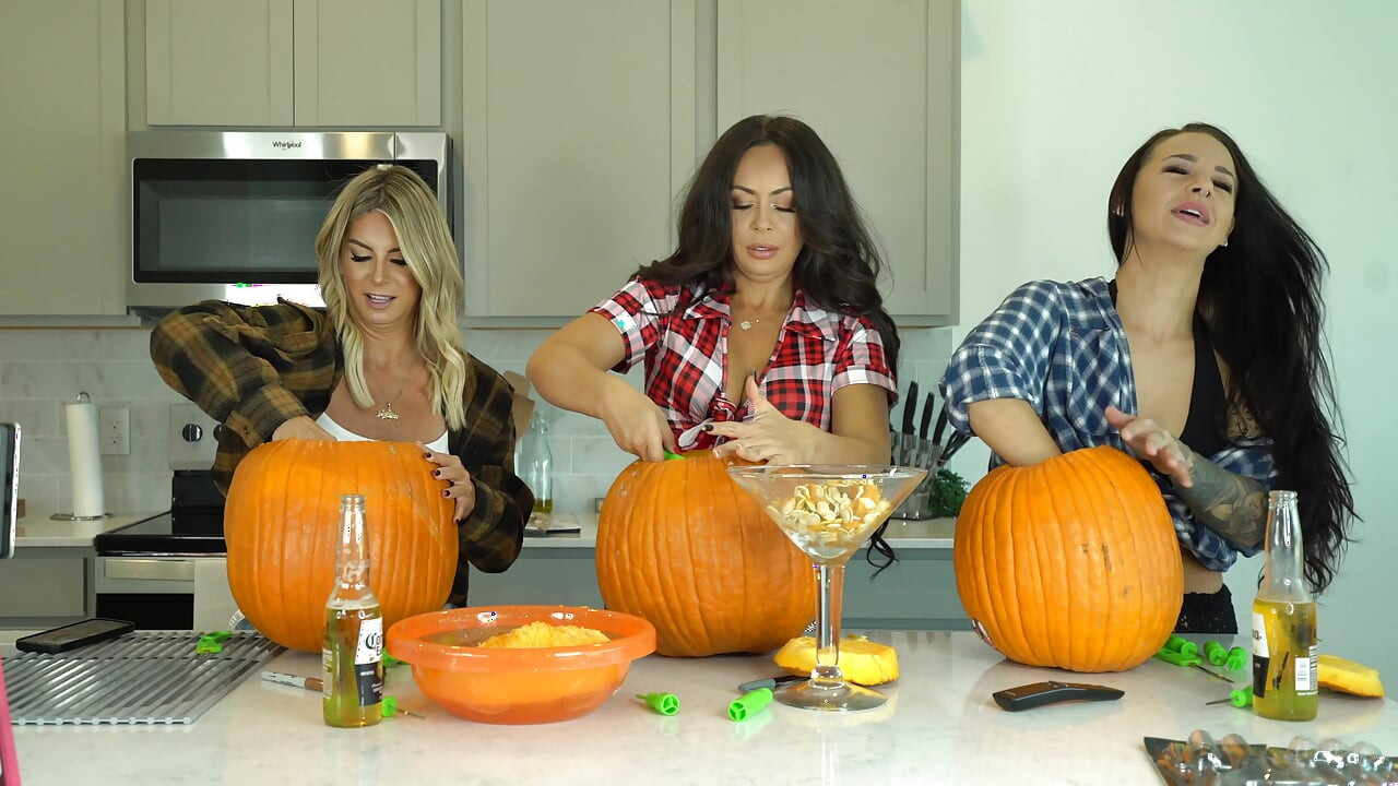 Kiki Mariah_970 Evelin Carve Pumpkins Gole Fotkanje Nakon