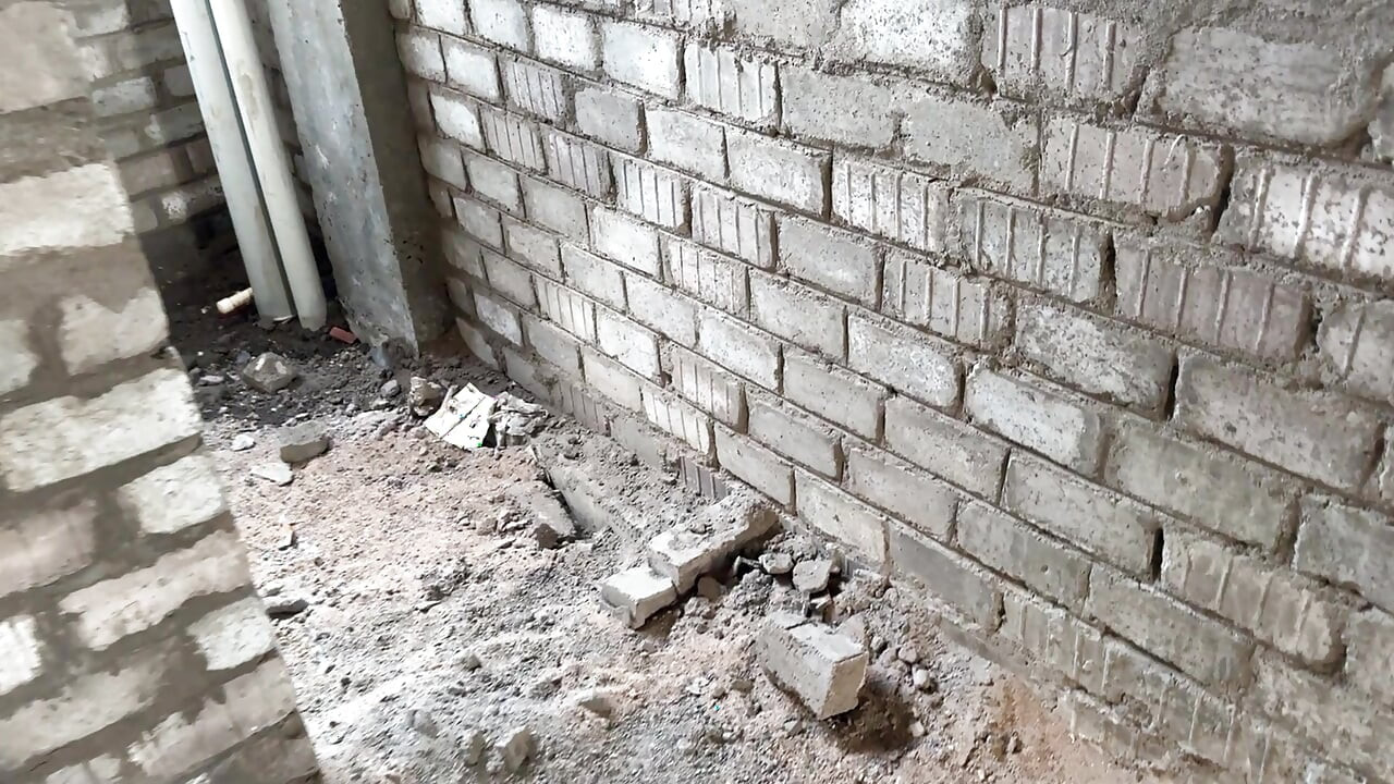 Outdoor sex in under construction building with cute girl, tight pussy sex