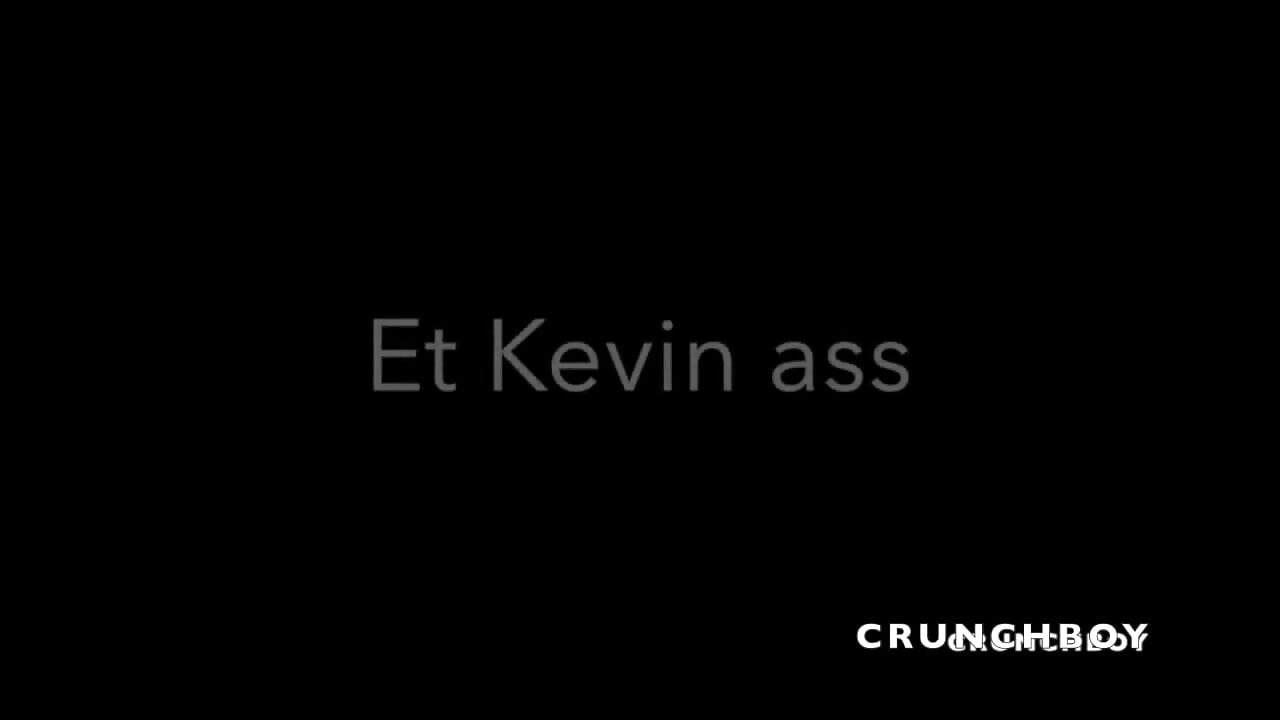 Kevin Ass używany na surowo przez swoich prostych przyjaciół