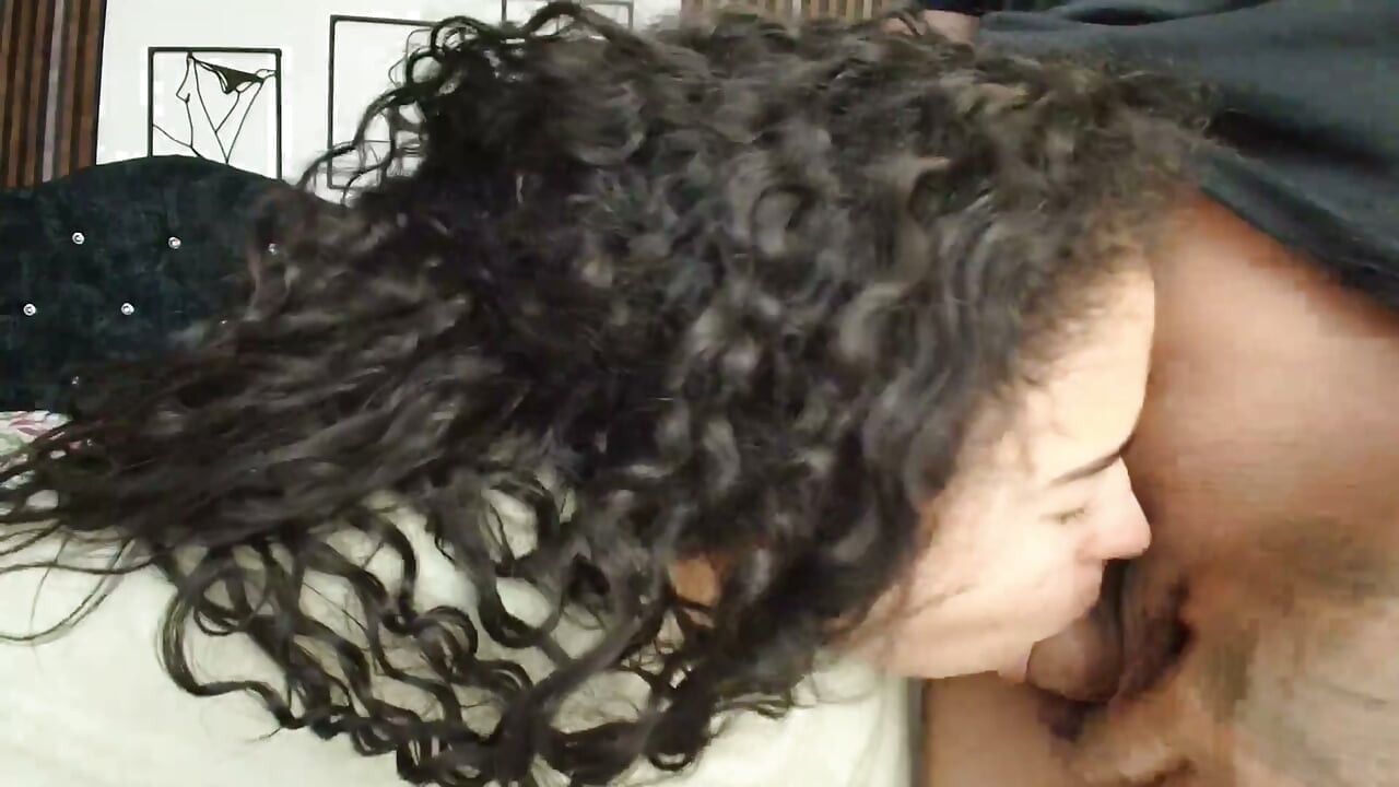 My friend is very slutty, look how she sucks it so rich