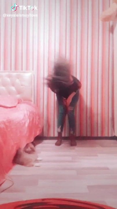 Aze Tiktok girl pantyhose feet