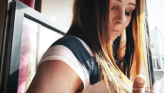 Lea sunshine kızıl saçlı kız pencerede