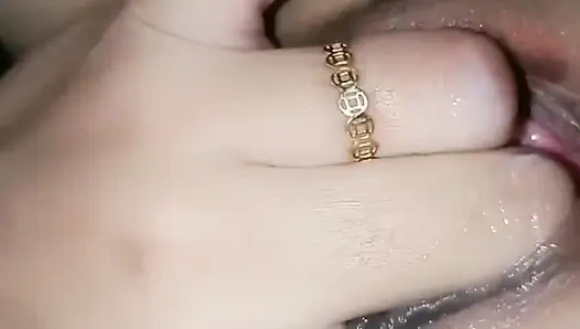 Gadis hot india mumbai lagi asik masturbasi pakai jari-jarinya