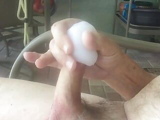 Pênis pequeno em um ovo de Tinga