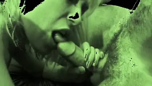 Sarışın orta yaşlı seksi kadın yoğun yakın çekim sert sikişte büyük yarak alıyor