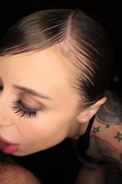 Sasha spuszcza się z instrukcjami