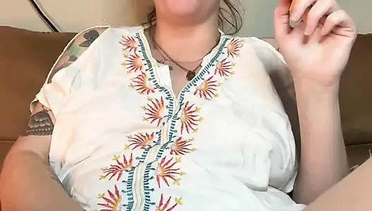 Sigara içen fetiş orta yaşlı seksi kadın mastürbasyon