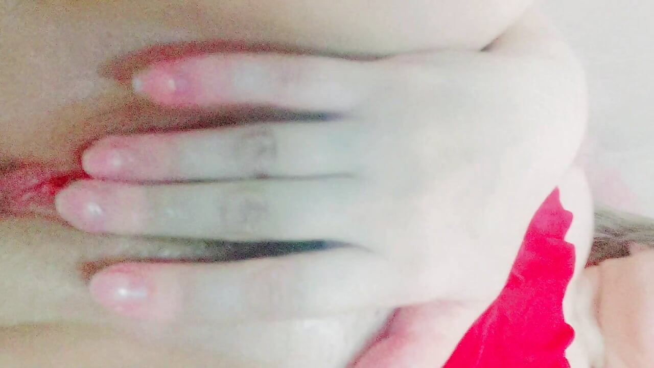 MILF Plays with Pussy
