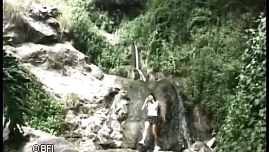 Sikişiyor ve geniş anal esneme