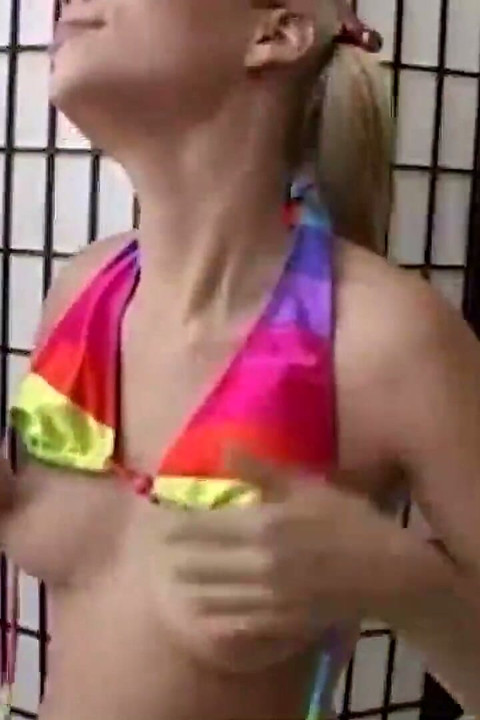 Perverse MILf mit dicken titten bekommt ihre lesbische fantasie mit süßer blondine