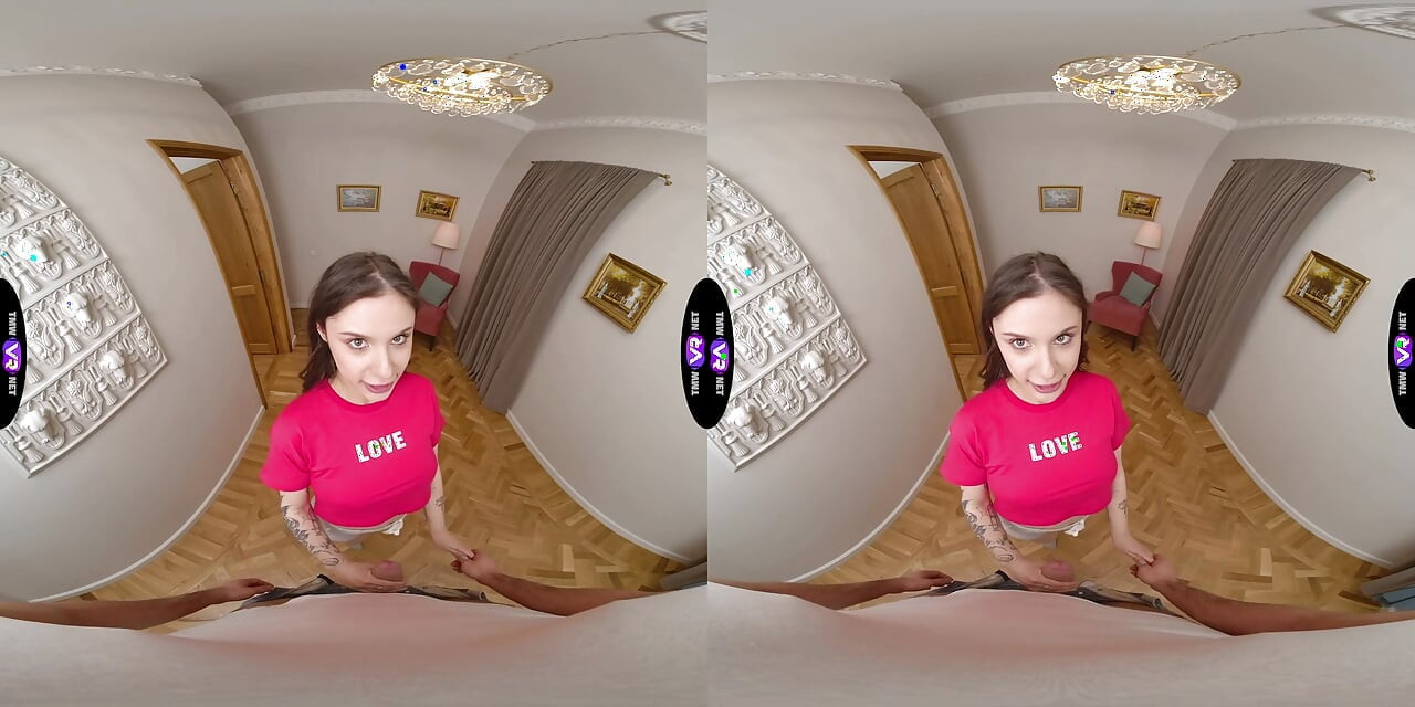 Mandy Moon spor salonundan sonra çay içmek yerine yarak emiyor - teenmegaworld