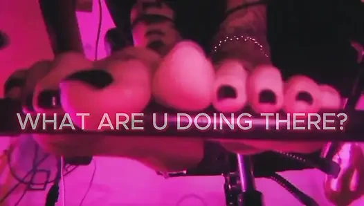 POV Menschliche Möbel: bleib still, während ich meine musik genieße DEINE ITALIENISCHE GÖTTIN