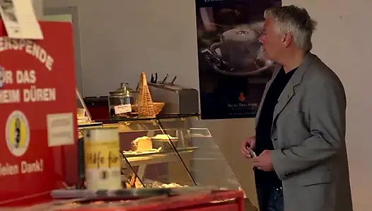 Старый член блондинки с хорошенькими большими сиськами