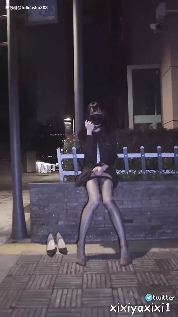 chinese shemale cum in public 02