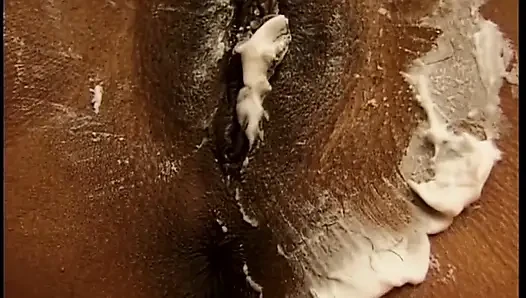 Tombul orta yaşlı seksi kadın parmaklanıyor ve dölleniyor