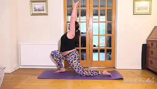 Auntjudys - Workout Time with Chubby MILF Ruby Cattrall