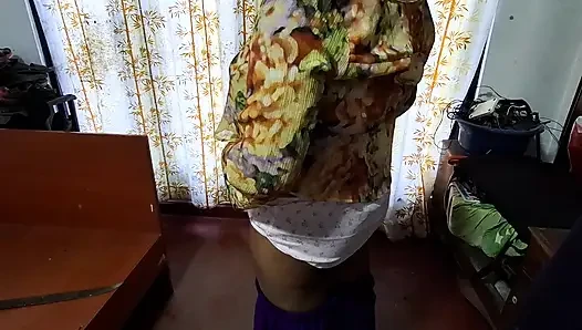 Orang asing grepe-grepe pantat dan toketnya tanpa izin