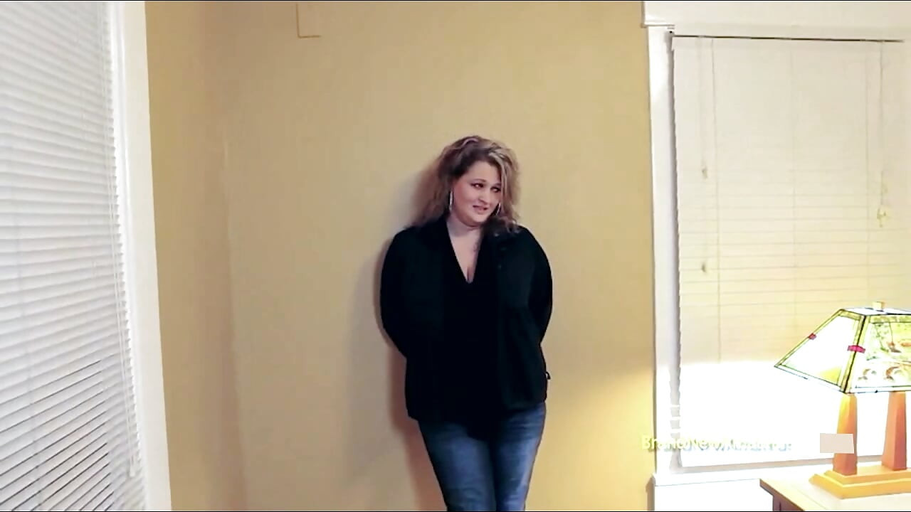 Laura érzéki szőke MILF rendetlen mélytorkú mohó nyelés!