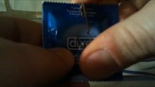 Prezervativ cu multe găuri