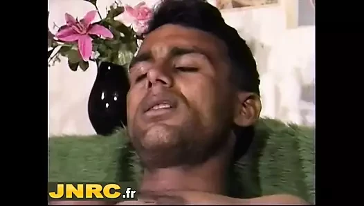 JNRC: uma jovem turca peluda