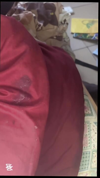 私がそのおもちゃの猫を射精してファックする方法を見てください