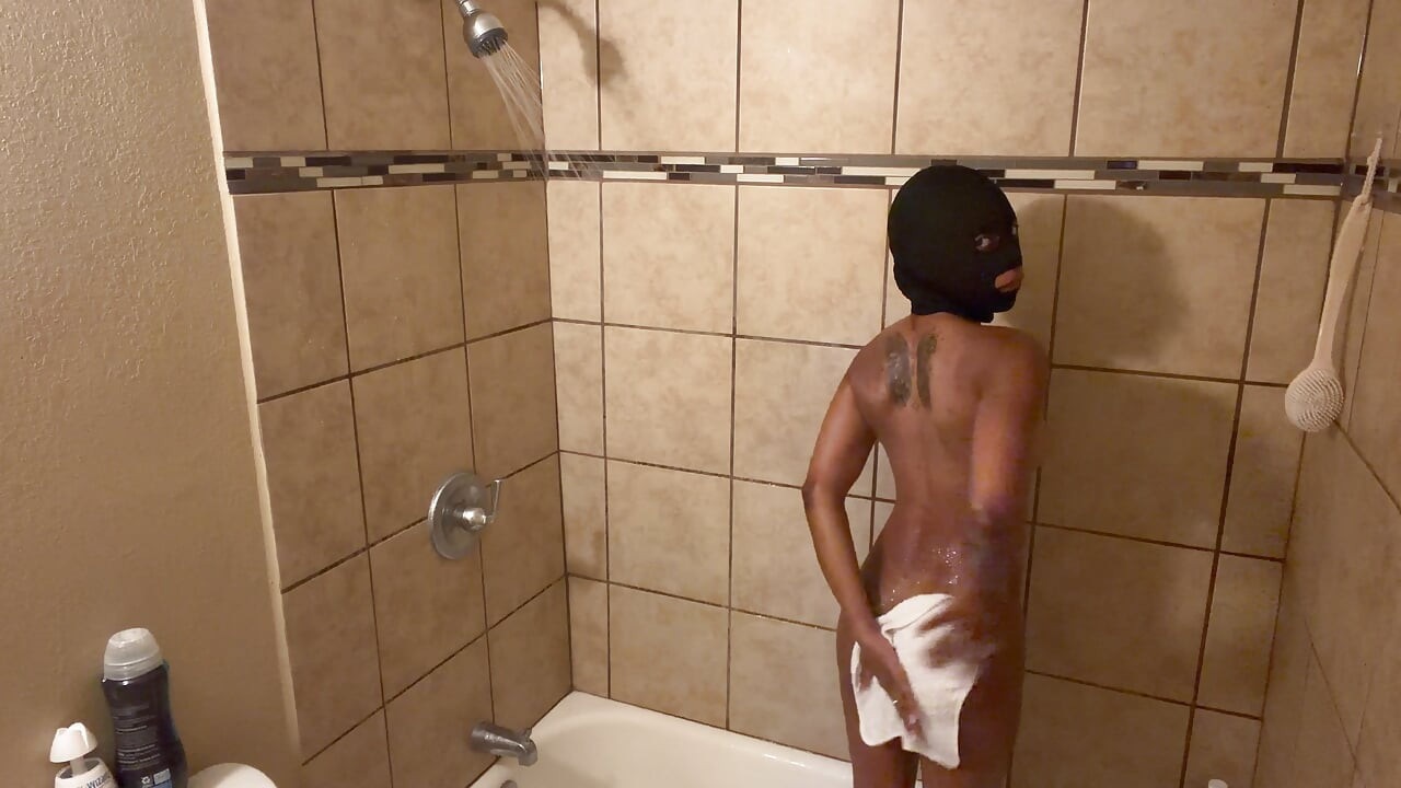 Showing off my ass to my fans while I shower!