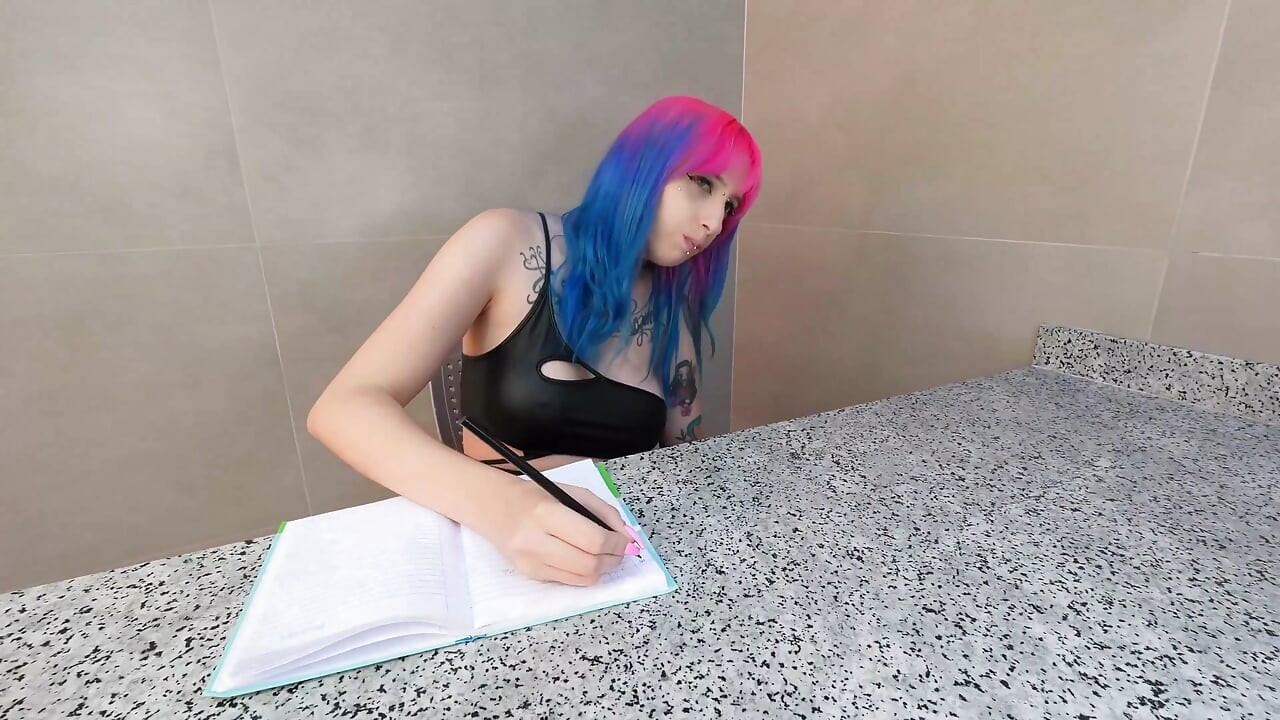 Solo Pee Girl Top and Sexy Girls and a Lot of Pee