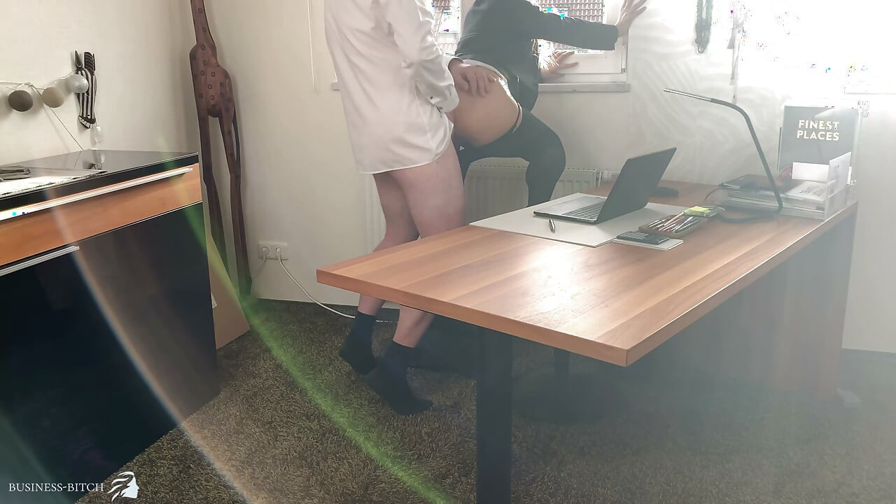 Business woman gets lunch break fuck