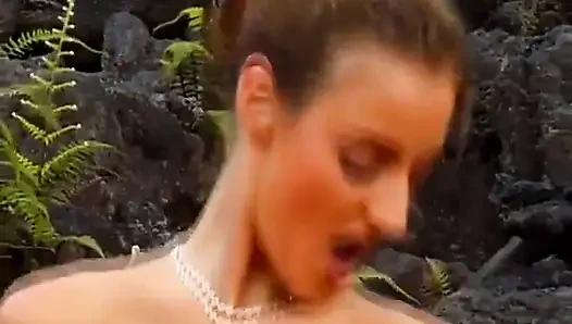 Judith Fox и Rita Faltoyano трахнули на улице в The Rocks