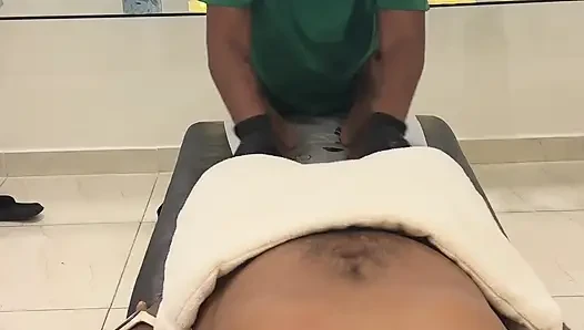 Leyne rodriguez: sesi latina hot dengan seragam pijat yang penuh minyak