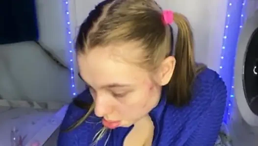 Masturbasi memek dengan pakaian seksi