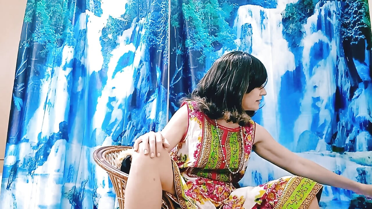 सुंदर Milf(चोदने लायक मम्मी) इसे गहराई तक ले जाना पसंद करती है
