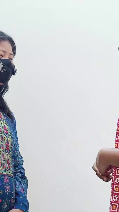 Hintli evli kadın kocasını üvey kız kardeşi Bangla'nın ateşli sesiyle paylaşıyor | Klip 1