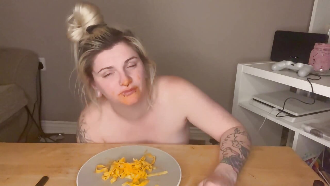 Mukbang dezordonat și gafe cu pârțuri
