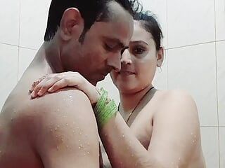 我的妻子 puja 在浴室里性交 - 重口味性爱