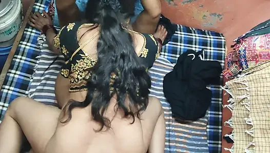 Ratu Mumbai Madhu, suaminya pada hari ulang tahunnya dengan teman-temannya dalam semua blues.