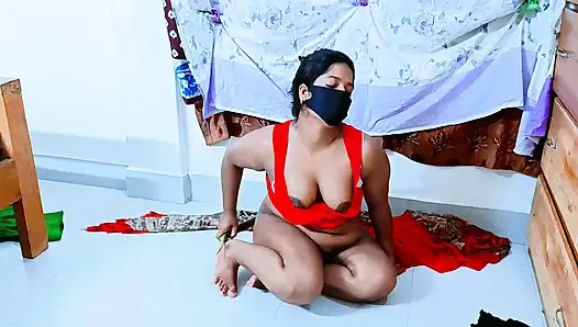 Тинка Красивая индийская бенгальская девушка дези мастурбирует с баклажаном в ее влагалище