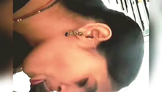 Индийская новобрачные девушки делают минет бойфренцу в офисе