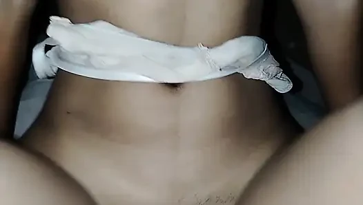 Hintli Bangladeşli azgın seksi evli kadın uzun süre sonra büyük yarağa biniyor
