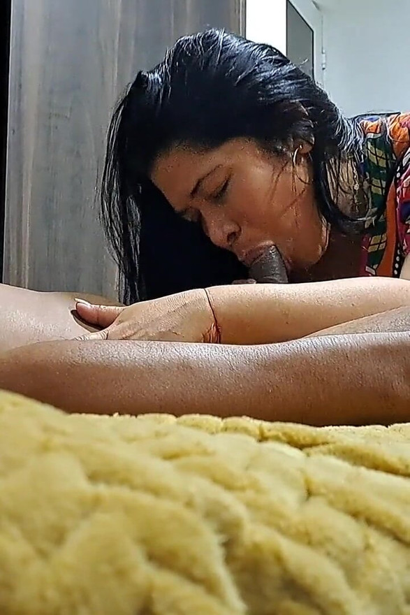 La MILF Aux Gros Seins Fait De Délicieuses Fellations