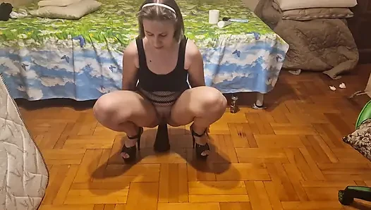 Anastasia si majikan dominan lagi asik muasin lubangnya pakai dildo ukuran raksasa dan ngentot pakai strap-on sasha earth