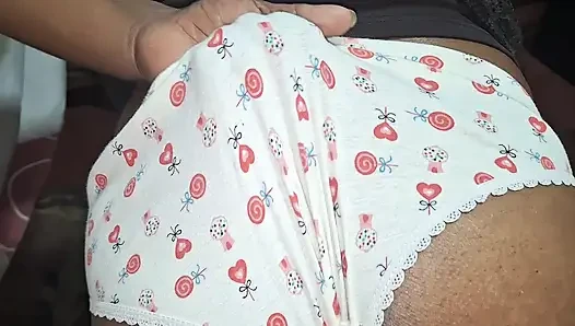 İri göğüslü Asyalı orta yaşlı seksi kadın süper ateşli video
