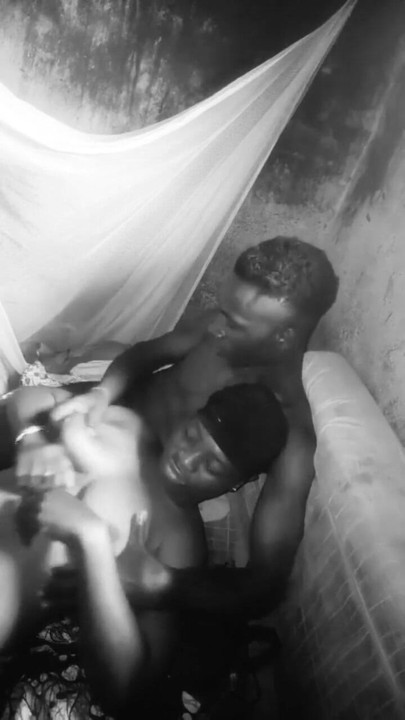 Διεισδύοντας στο δεξί της μουνί | Κλιπ 1